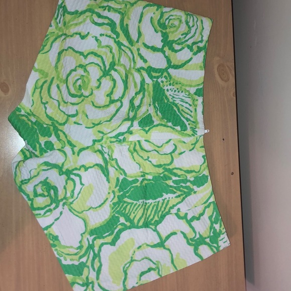 Green and white Lilly Pulitzer Shorts - Picture 3 of 3